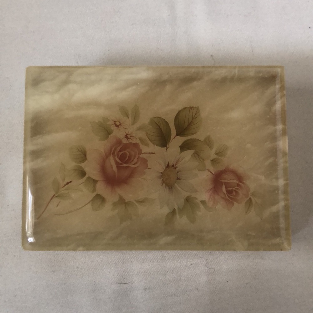 🔴Vintage Roses Jewelry Box - Picture 2 of 8
